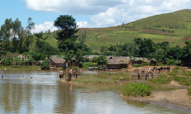 village Amparykisoa et son lac