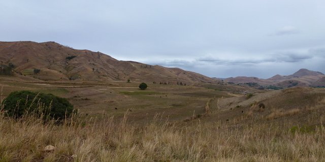 Massif Antsahamaina vue du village de Tsinjovary