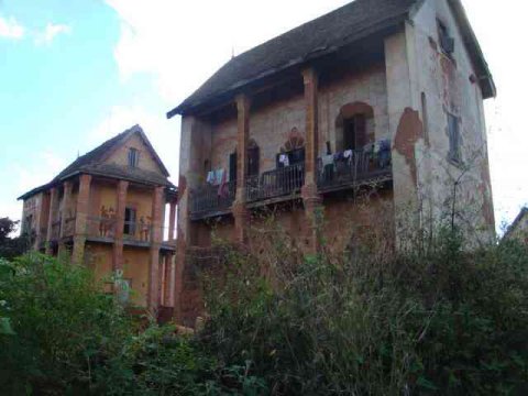riches maisons à balcons de Fiakarana