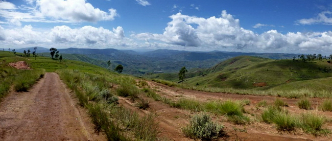 15 km au sud de Soavinandriana, direction sud : la rivière Kitsamby