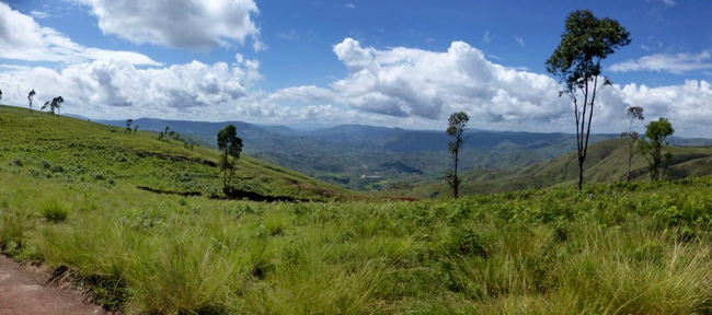 15 km au sud de Soavinandriana, direction sud : la rivière Kitsamby