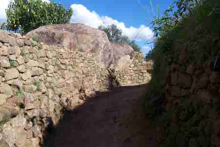 amboatany:mur pierres séches