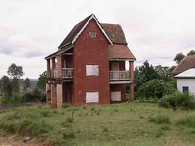 Ambohidrabiby : maison des hauts plateaux à balcons