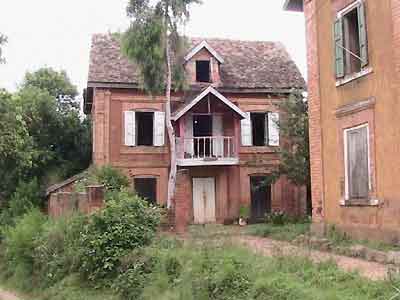 Ambohidrabiby : maison des hauts plateaux à balcons