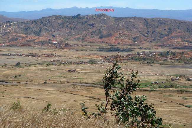 Vue sur Ambohijoky du sommet Ifandro