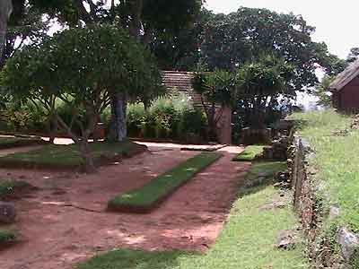 De nombreux vestiges tels que le rova enclos royal,le tombeau ancien d'Andriamangarira fondateur du site