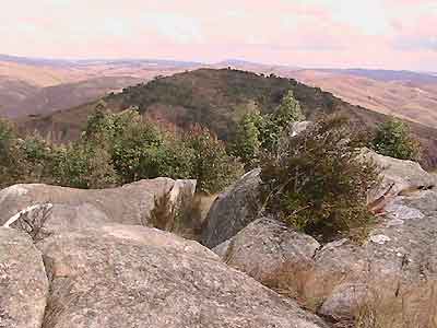 Vue sur Kaloy de la colline d'en face