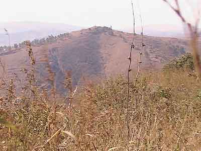 Colline aux nombreux tombeaux vue de Kaloy