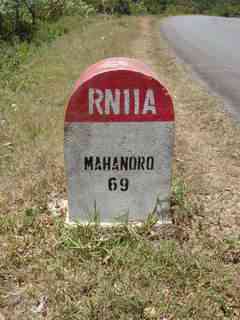 borne kilométrique RN 11 vers le sud Mahanoro