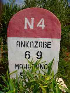 borne kilométrique RN 4 vers Mahajunga Ankazobe