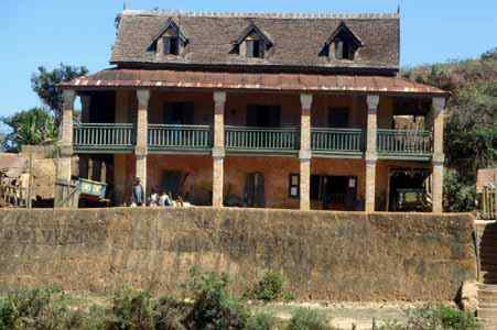 trés belle maison à balcon