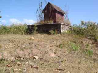 manajara tombeau avec trano masina