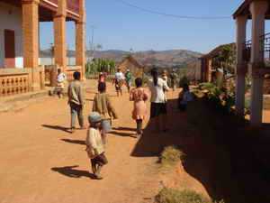 Autour du lapa se groupent les maisons du village