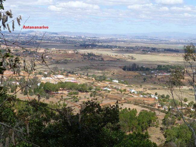 Poste de guet d' Ampitsaharana vue sur la capitale Antananarivo