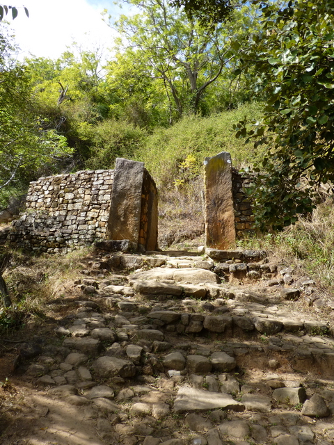vavahady Ambavahadimasina " portail sacré "