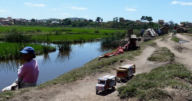 digue menant au village de Andohalafy