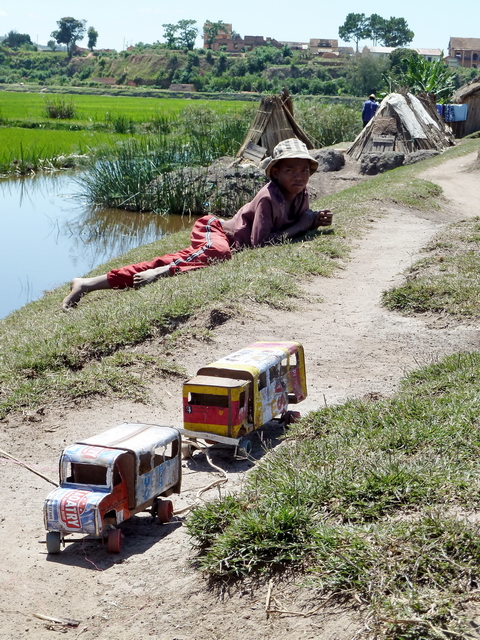 digue menant au village de Andohalafy