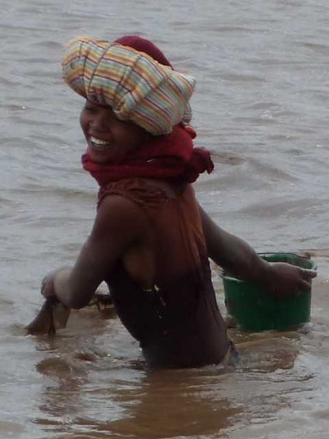 jeune fille pêcheur