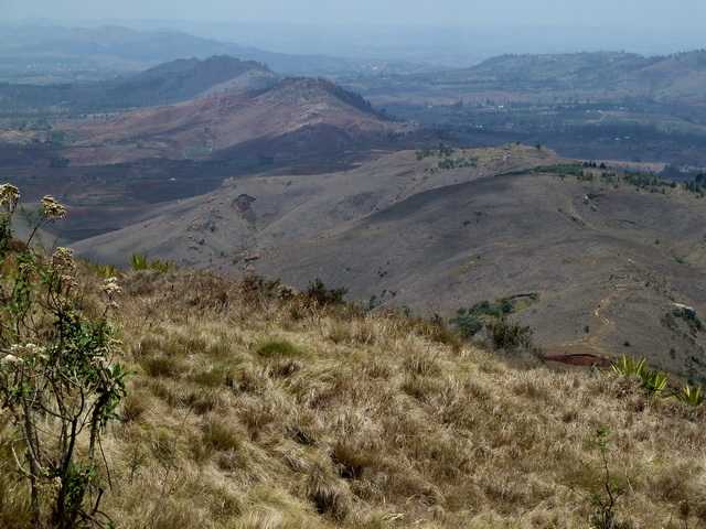 du sommet du Ampananina les monts Andohamahandry, Ambohitsoa, Sambaina, Ambatomalaza