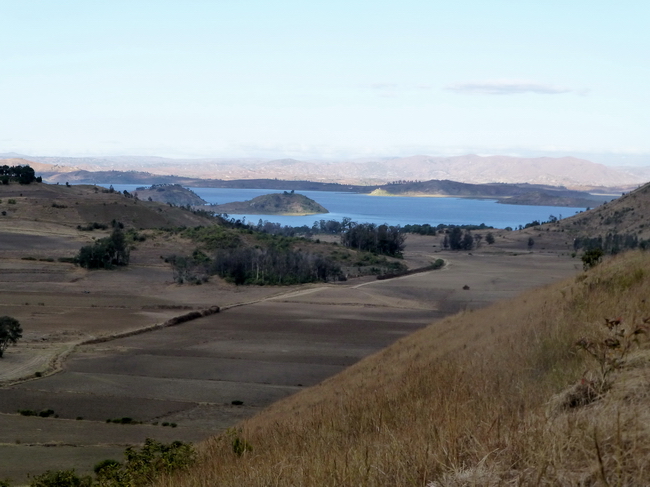 Lac Ampéfy, descente sur le village Atalata 