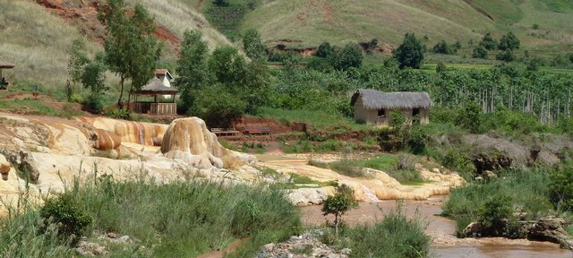 Analavory, geyser d' Amparaky