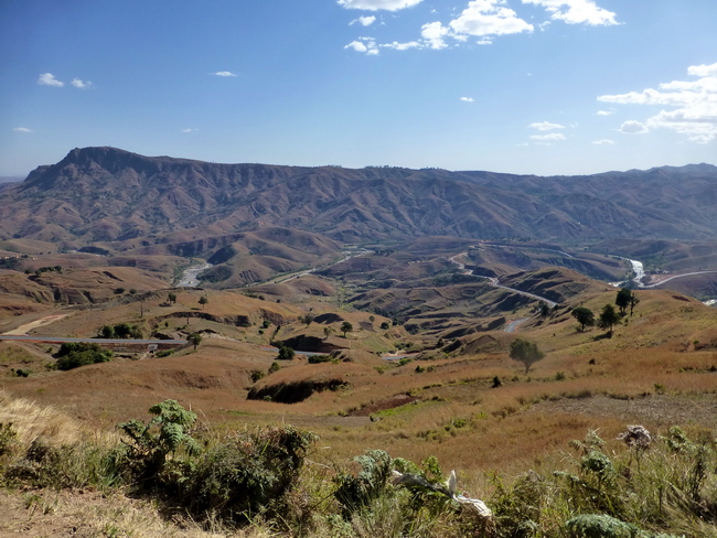 vallée de la Kitsamby et le Massif Ambohitsarabe