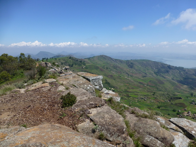 Du sommet du massif Ambohitrimanjaka le Massif Ampizarambabo