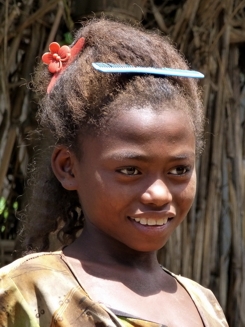 jeune fille et la coiffure