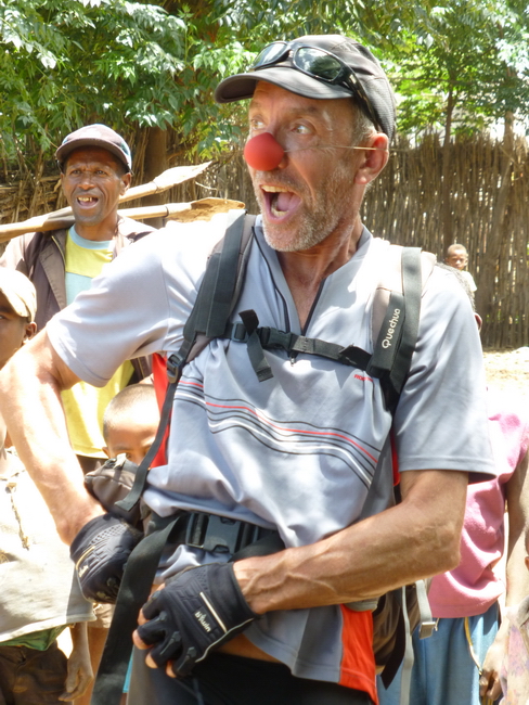 Thierry fait le clown 'momoda'