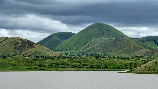 lac Andranomena et le dôme Ambohitromby