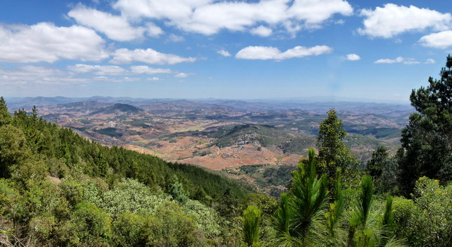 Vue sud Est du sommet d' Angavokely