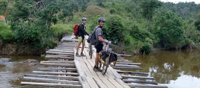 passage pont en VTT