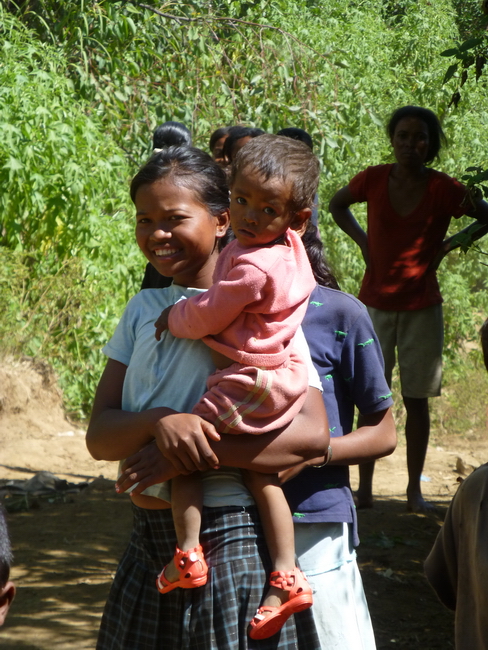 une jeune maman et son enfant