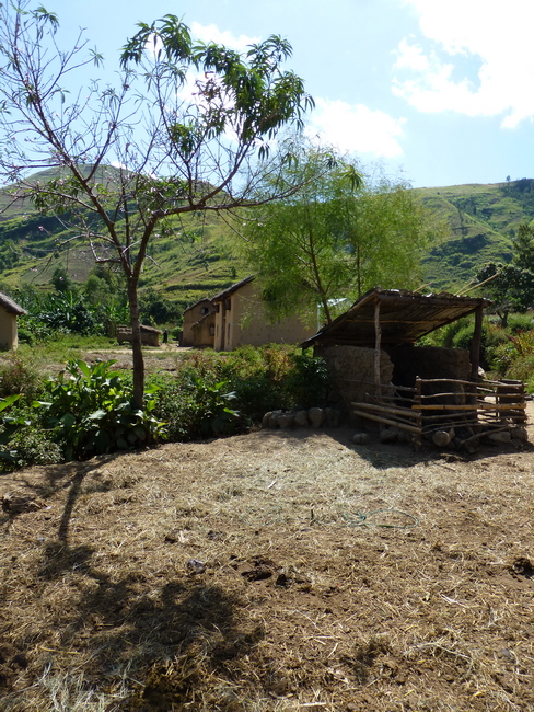 village Kelykely au pied du volcan Ambohimalalakely lui même au pied du Gasige