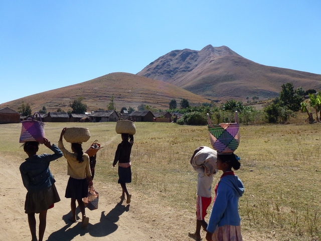 village Andranonatoa au pied du volcan