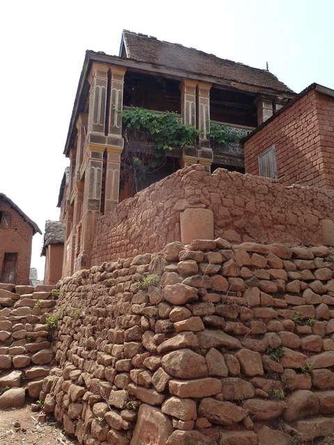 belle maison à balcons