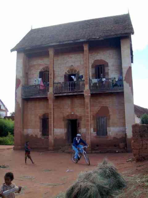 riches maisons à balcons de Fiakarana