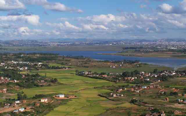 plaine d'Antananarivo du sommet d'Ambohitriniarivo