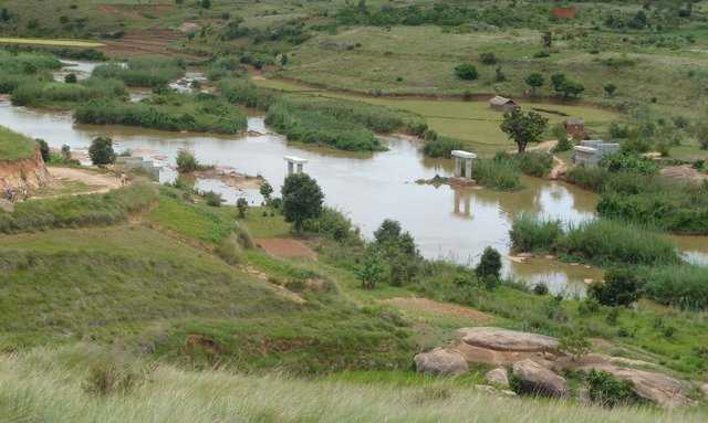 pont enjambant l' Ikopa