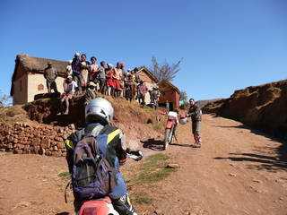 sortie Manalondo à gauche plein sud direction Avaratsena Ampohiborona